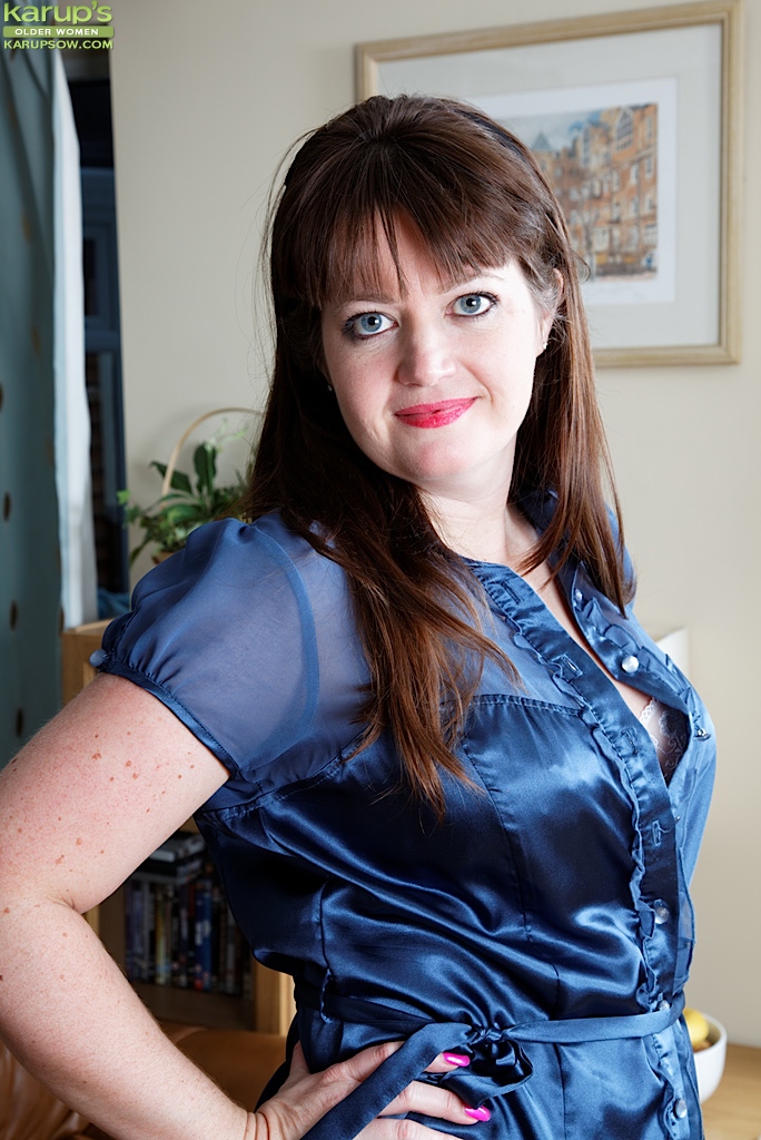British chubby big tit brunette mom - XXXonXXX - Pic 2