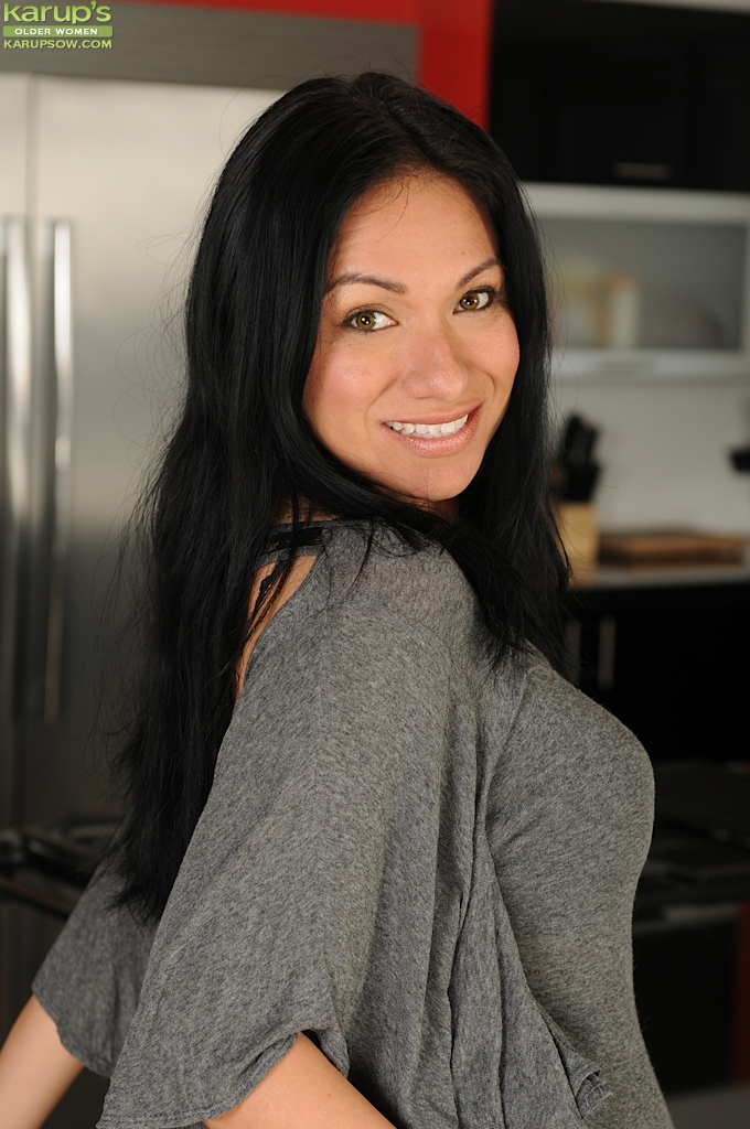 Perfect latina housewife - XXXonXXX - Pic 1