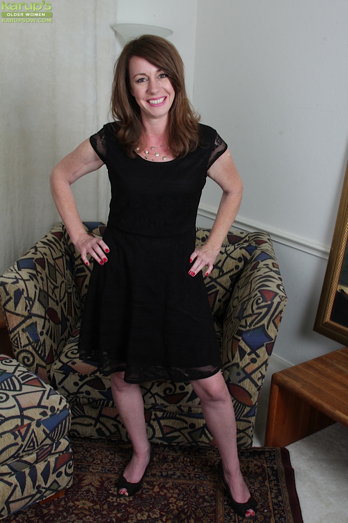 Saggy tits hot brunette mom - XXXonXXX - Pic 1