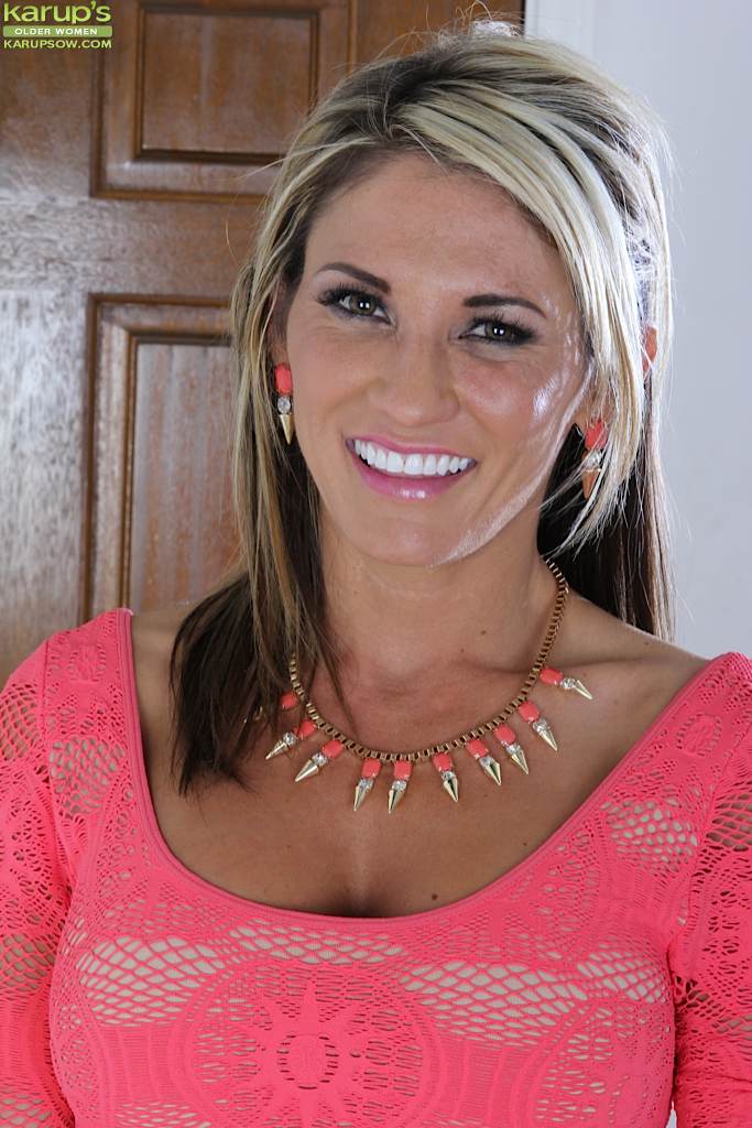 Mature huge tits mom - XXXonXXX - Pic 1