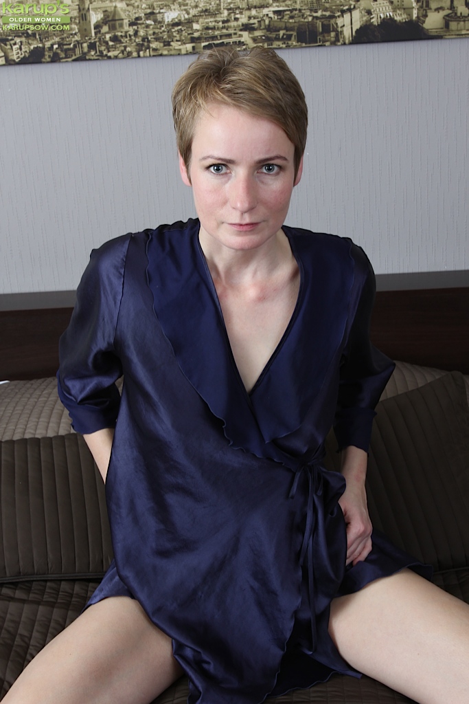 Czech short hair mom - XXXonXXX - Pic 1