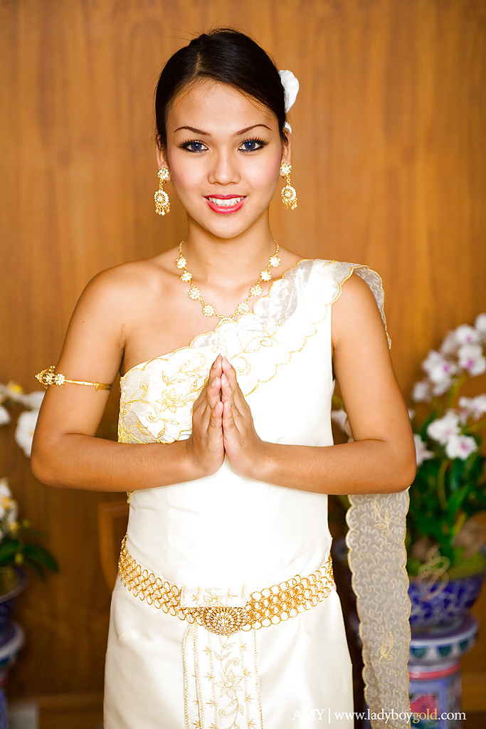 Stripping ladyboy gold - XXXonXXX - Pic 1