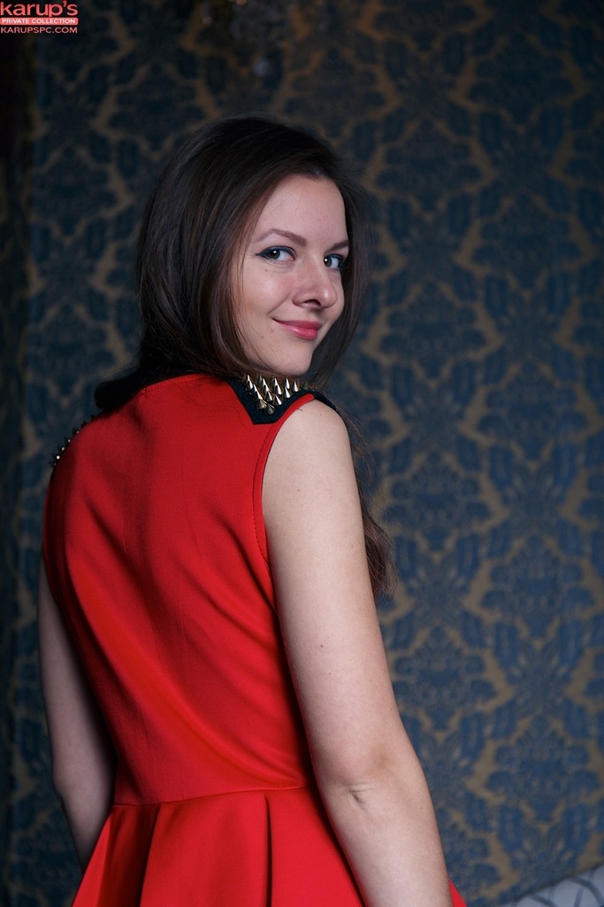 Latvian tight tan brunette - XXX Dessert - Picture 1