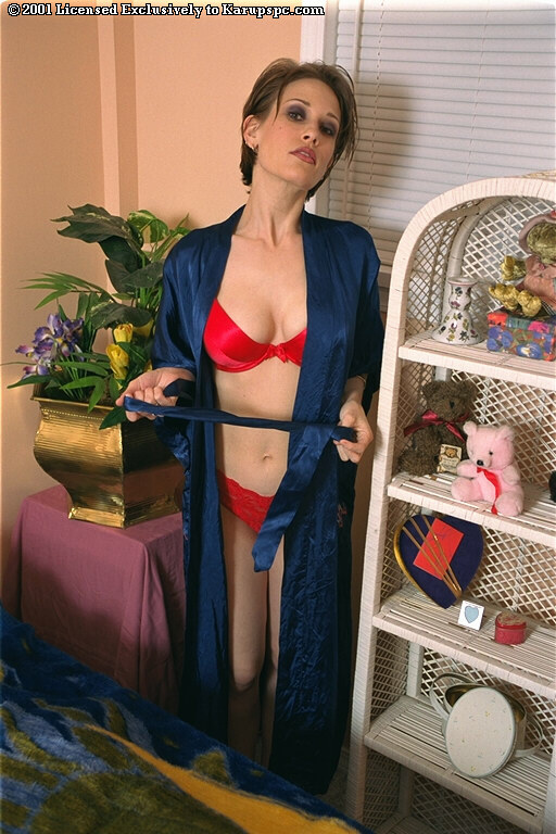 Saggy tits teen posing - XXX Dessert - Picture 3