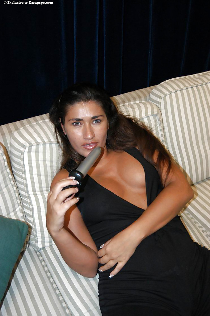 Tight amateur latina milf - XXX Dessert - Picture 1