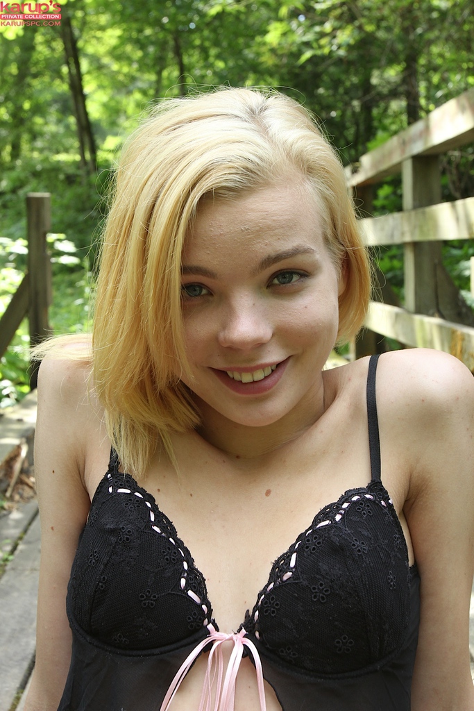 Latvian cute blonde amateur - XXX Dessert - Picture 2