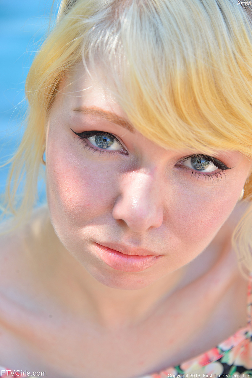 Young no panties - XXXonXXX - Pic 13