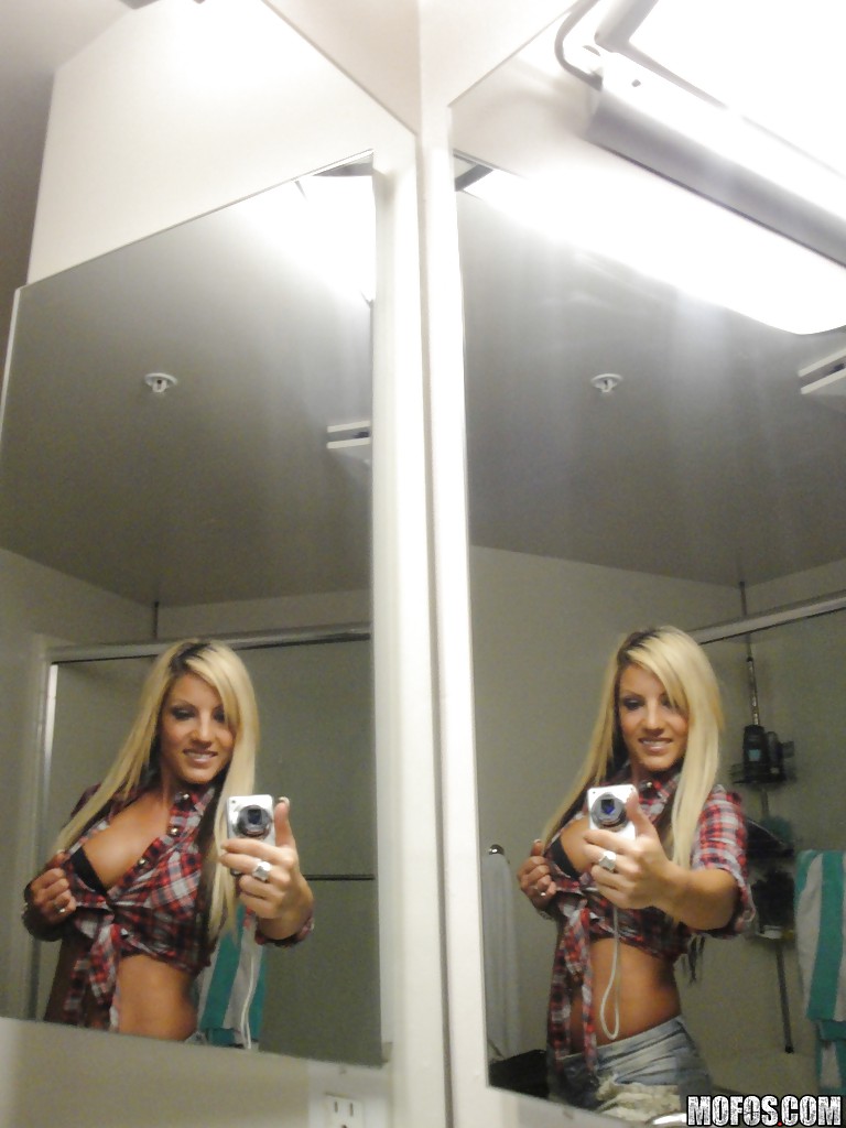 Perky blonde milf amateur - XXX Dessert - Picture 3