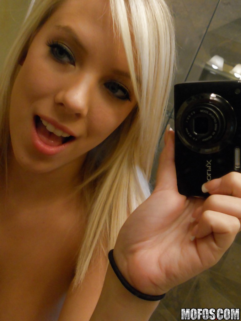 Naked blonde girlfriend - XXX Dessert - Picture 11