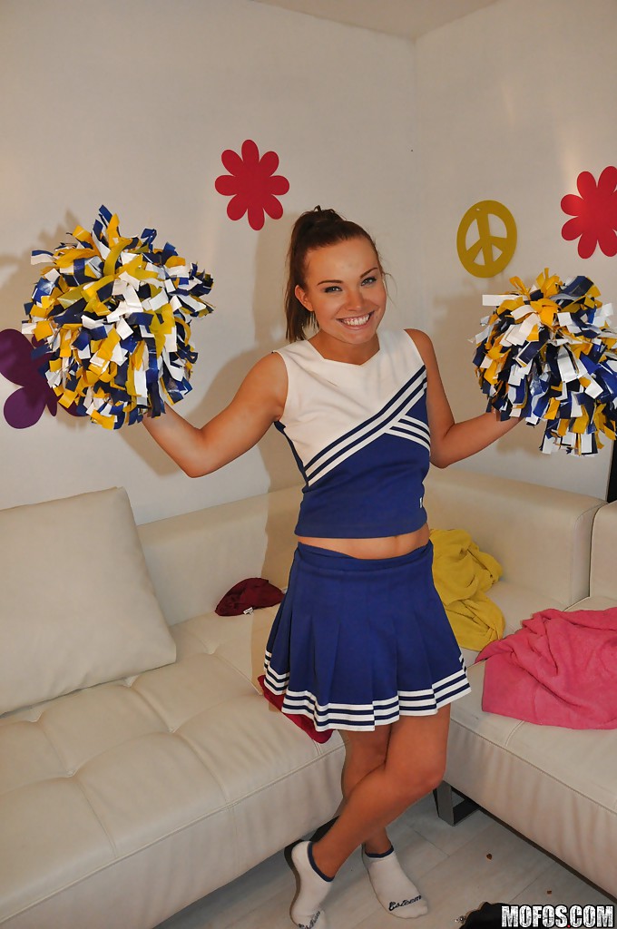 Sexy teen cheerleader - XXX Dessert - Picture 9