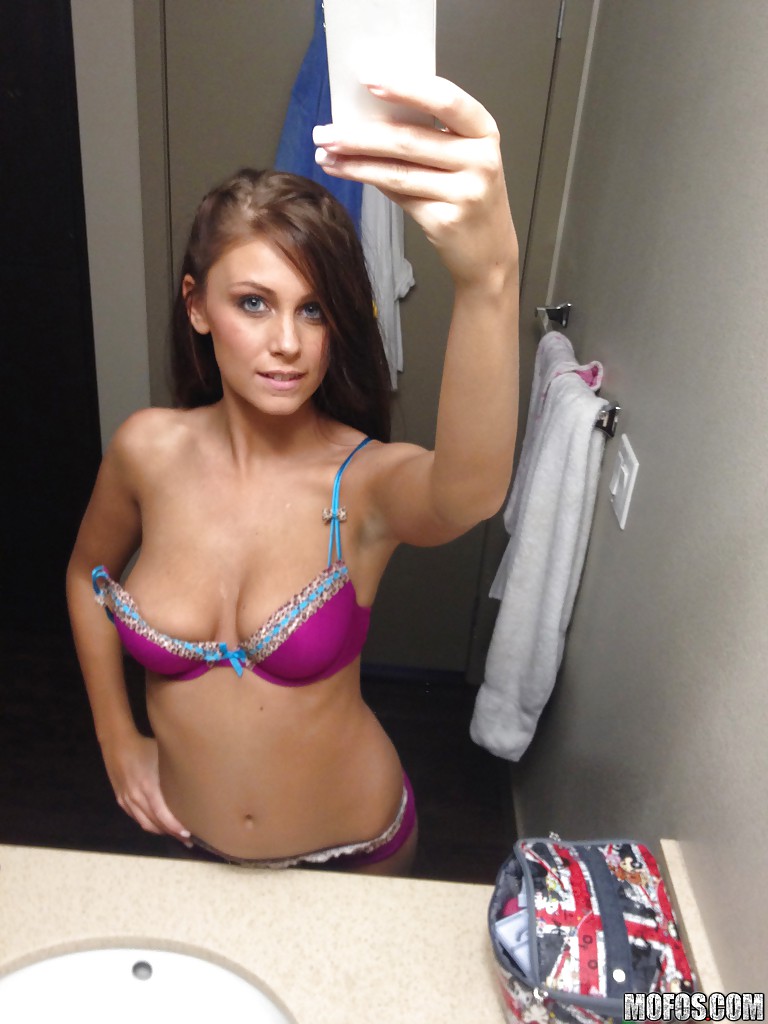 Petite amateur girlfriend - XXX Dessert - Picture 1