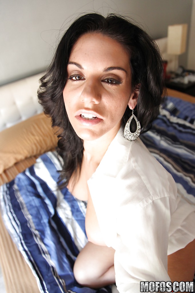 American amateur brunette milf - XXX Dessert - Picture 13