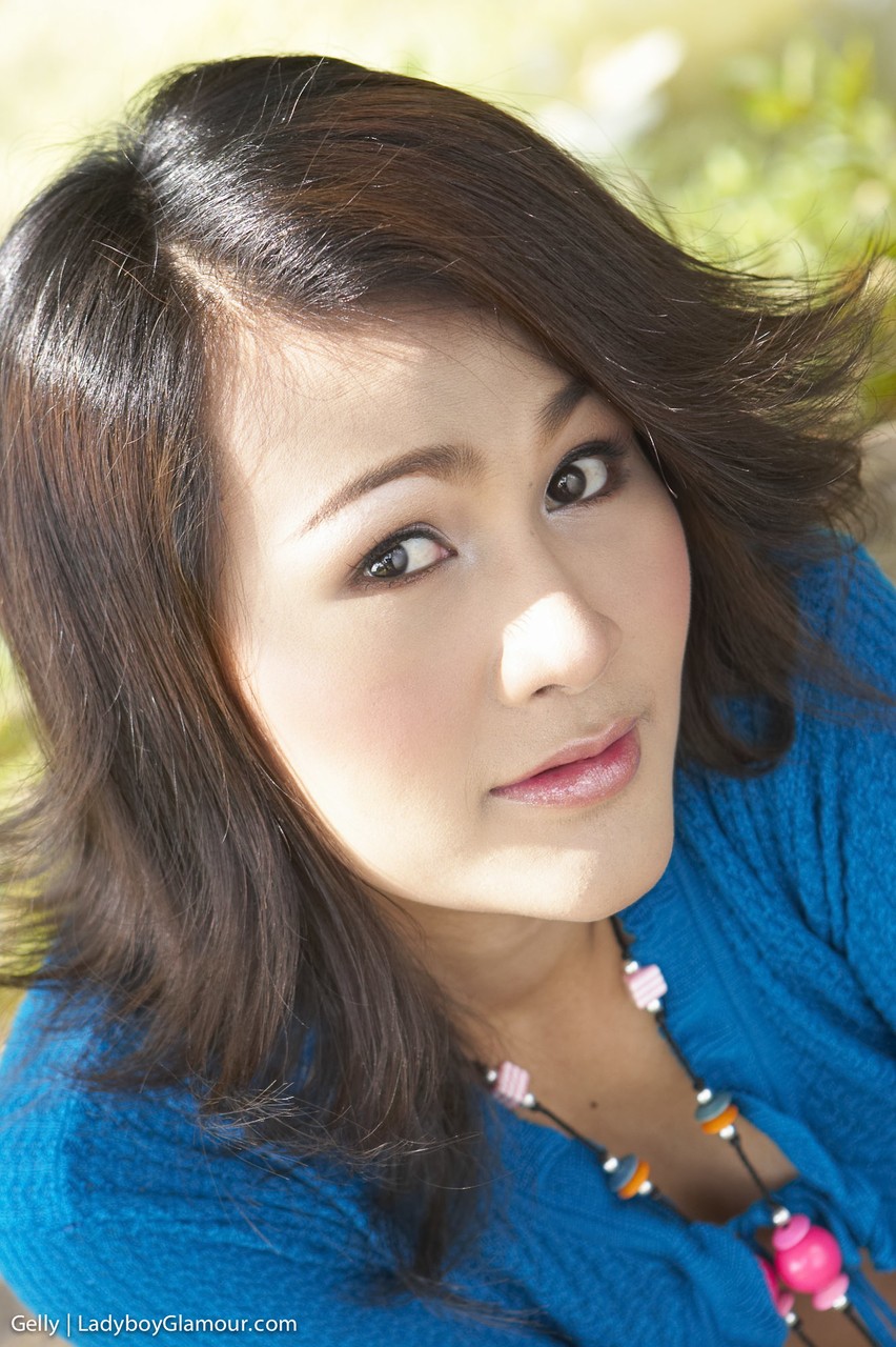 Horny tranny park - XXX Dessert - Picture 2