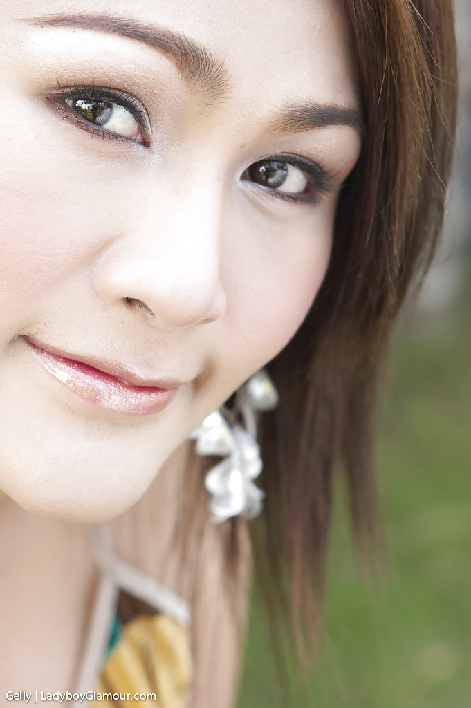 Gorgeous ladyboy solo - XXX Dessert - Picture 2