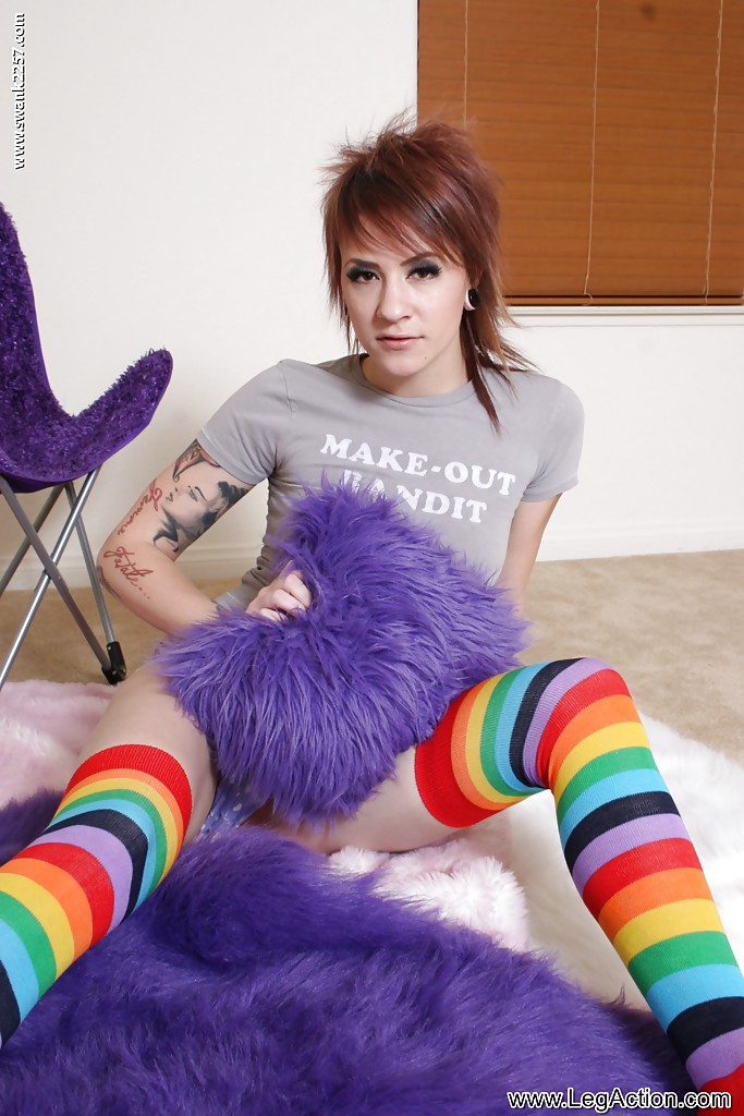 Skinny tiny legs - XXX Dessert - Picture 1