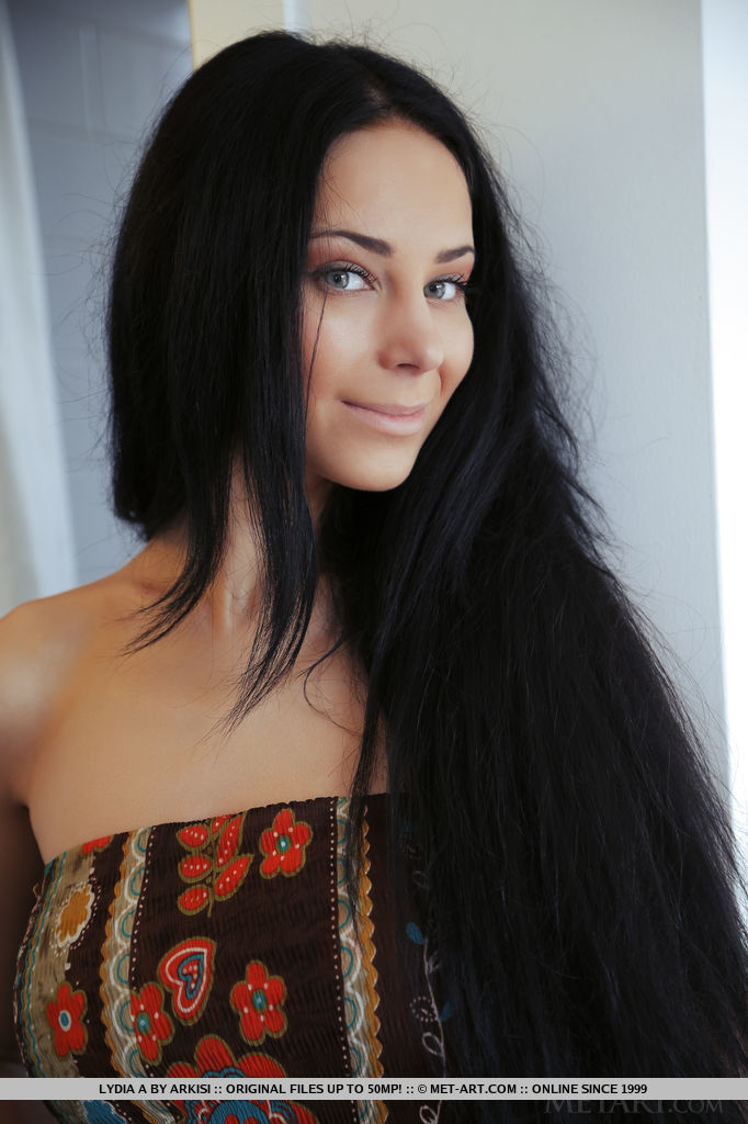 Brunette natural breasts - XXXonXXX - Pic 1