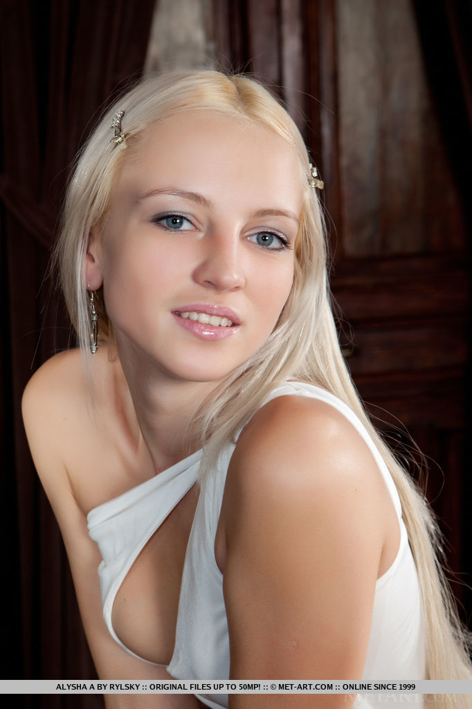 High heels estonian skirt - XXX Dessert - Picture 1