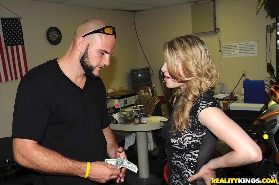 Hardcore sexy legs fuck - XXX Dessert - Picture 3