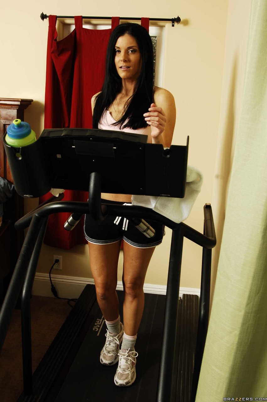Brunette american - XXX Dessert - Picture 2