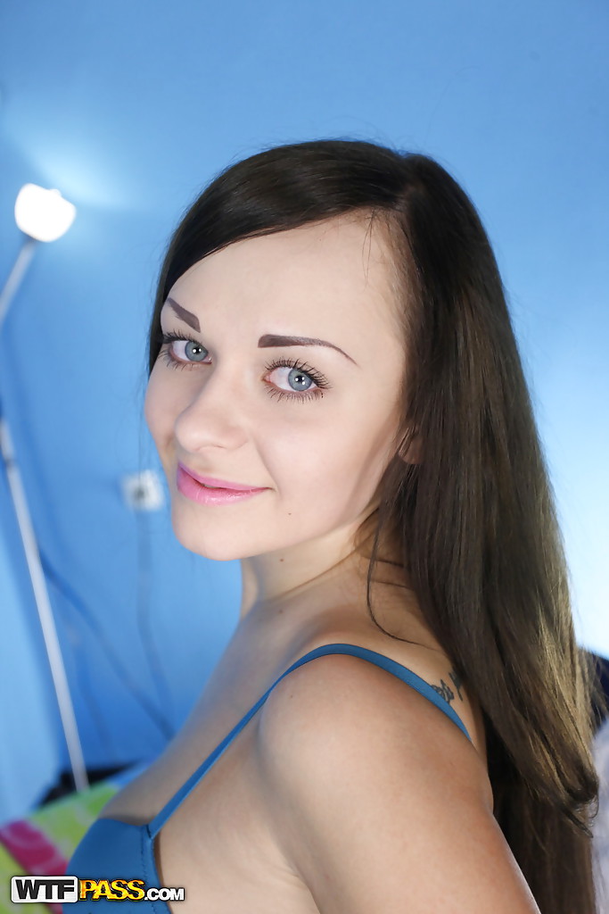 Brunette teen breast - XXX Dessert - Picture 4