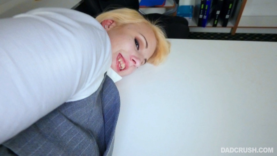 Blonde amateur daughter - XXX Dessert - Picture 15
