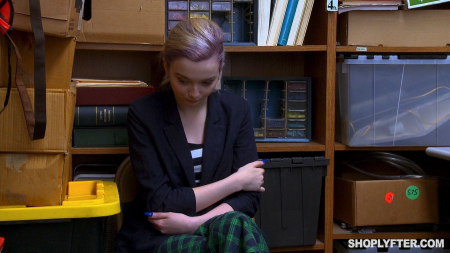 Ponytailed blonde filmed while having offic - XXX Dessert - Picture 2