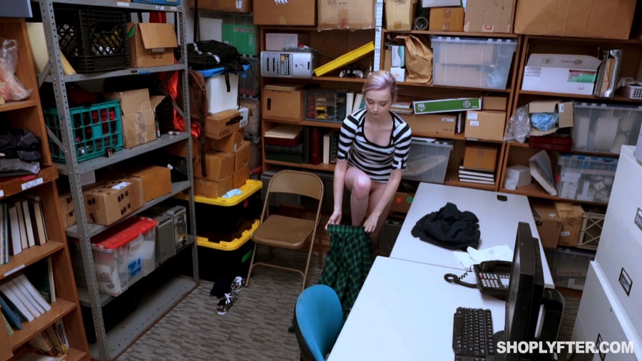 Ponytailed blonde filmed while having offic - XXX Dessert - Picture 14