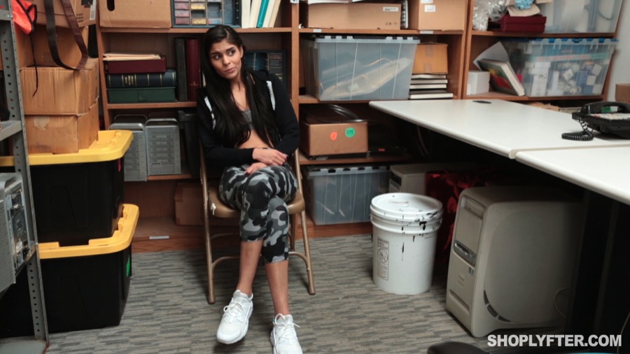 Store Santa has hot sex with a skinny shopl - XXX Dessert - Picture 2