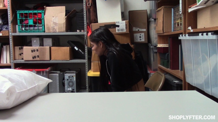 Store Santa has hot sex with a skinny shopl - XXX Dessert - Picture 4