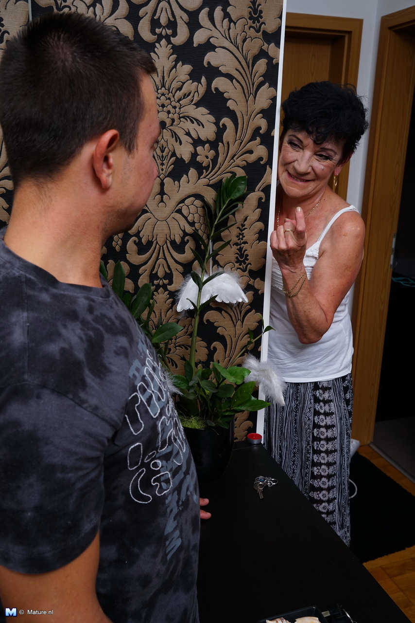 Hot horny cougar - XXX Dessert - Picture 7