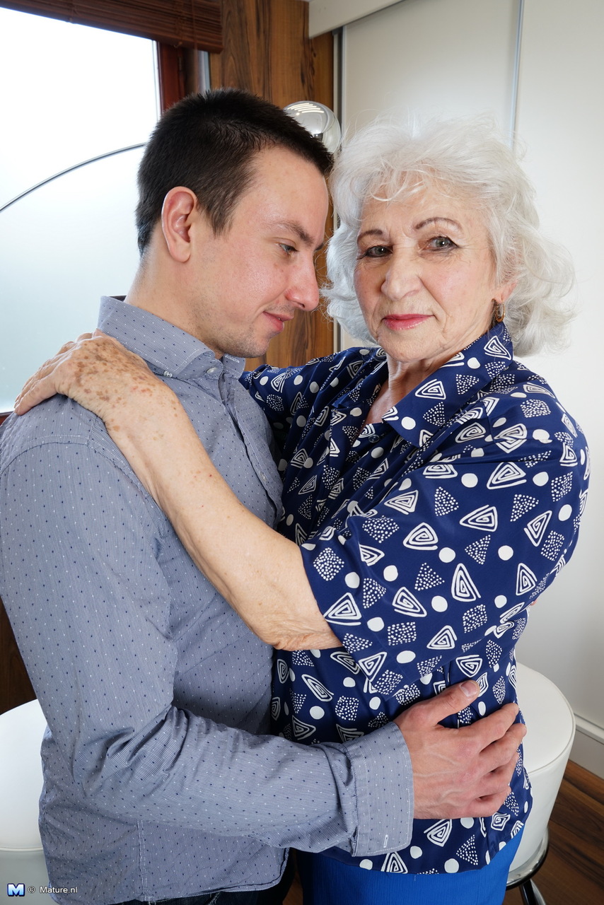Horny sexy granny - XXX Dessert - Picture 1