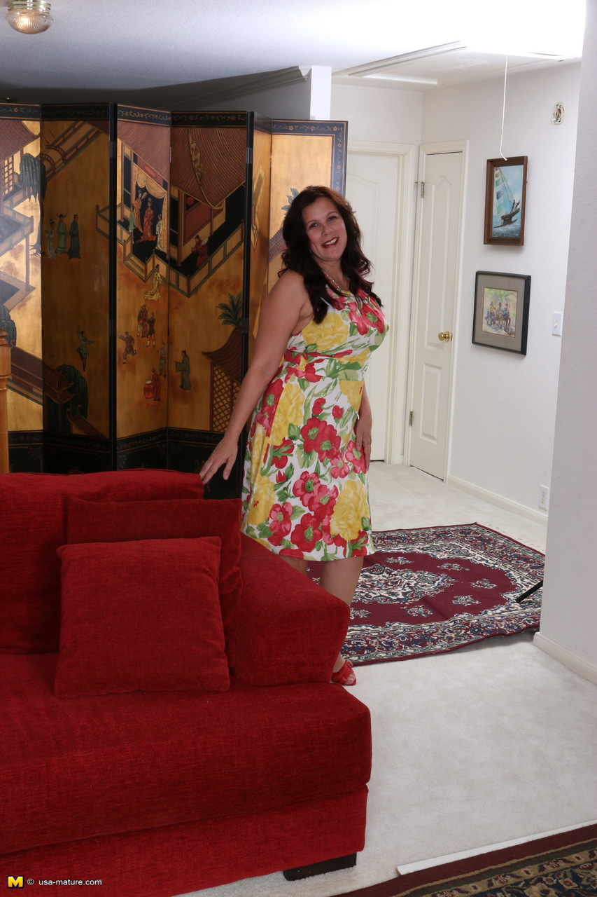 Plump british housewife - XXX Dessert - Picture 1