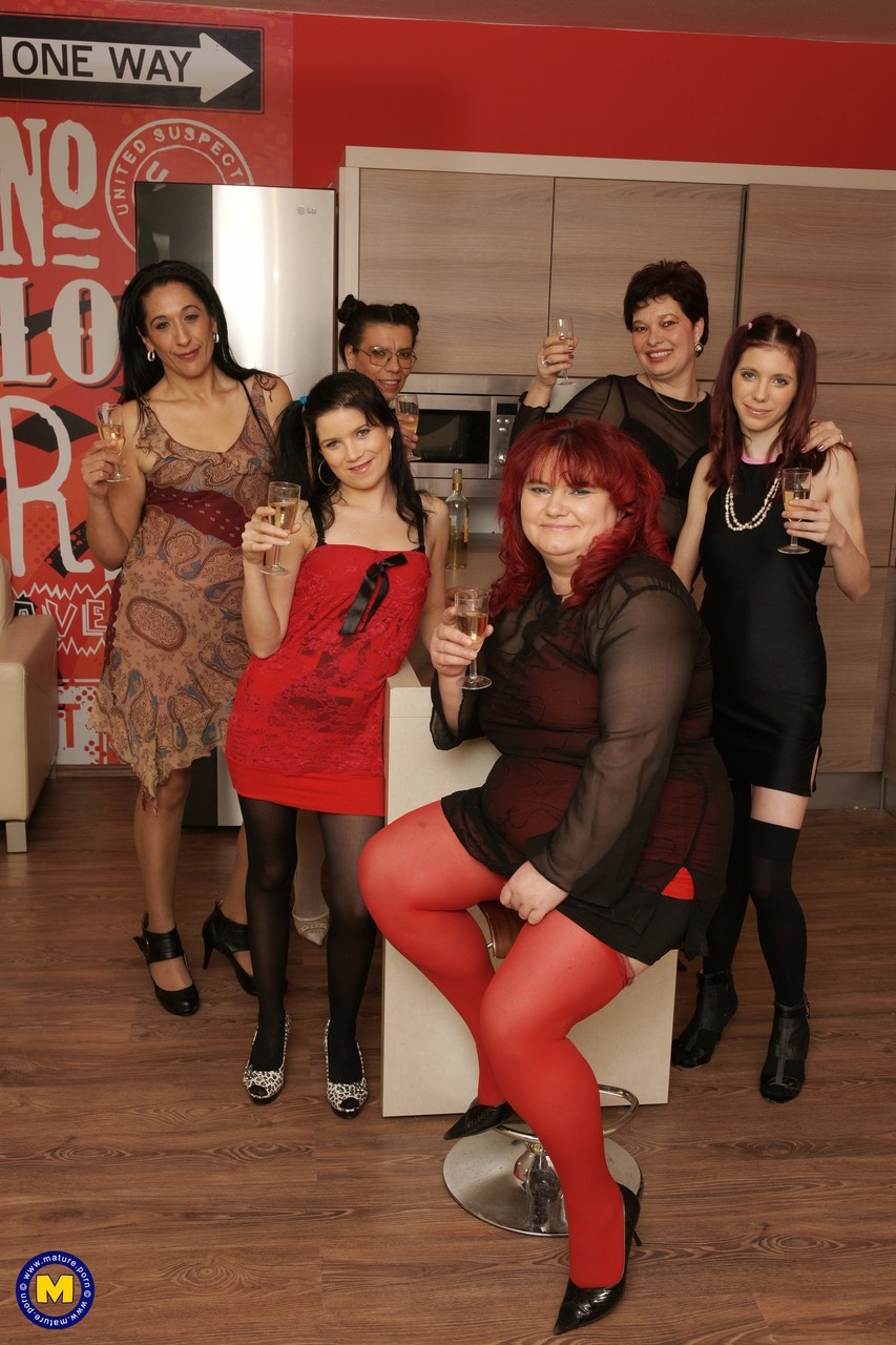 Lesbian sexy mom - XXX Dessert - Picture 1