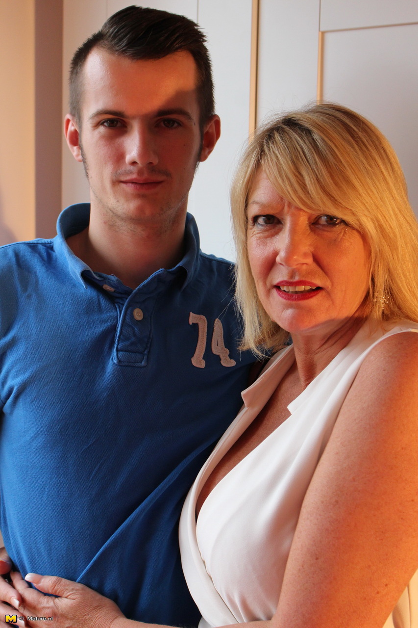 British busty mom young - XXX Dessert - Picture 1