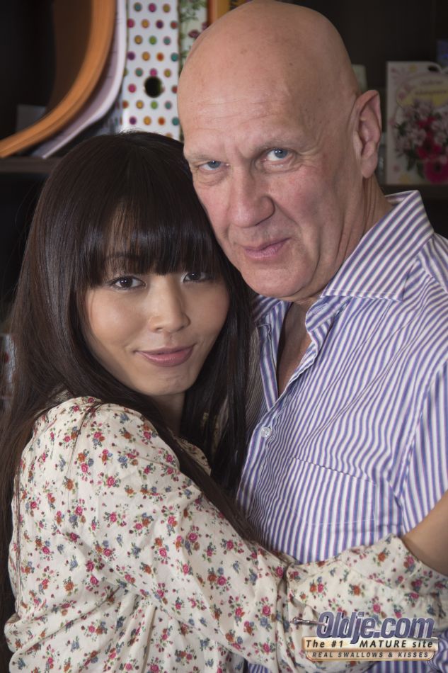 Hot japanese teen pussy for a lucky old man - XXX Dessert - Picture 5