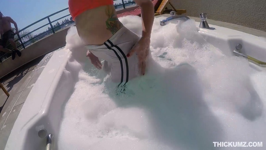 Amazing outdoor hot tub screw for big-booty - XXX Dessert - Picture 4