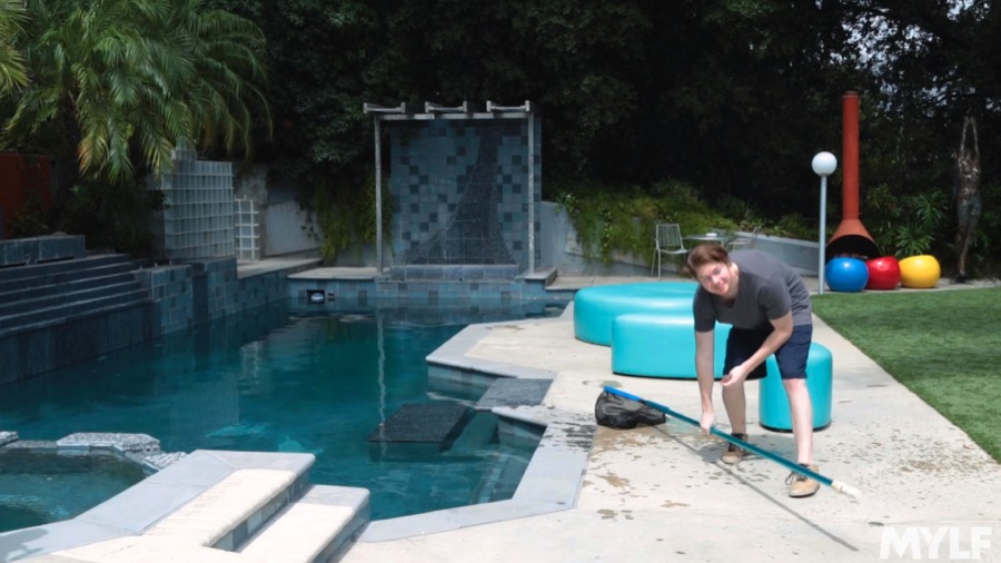 Pool boy gets it from lonely MILF - XXX Dessert - Picture 2