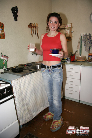 Young 18 teen girl. Big titted teenage m - Picture 4
