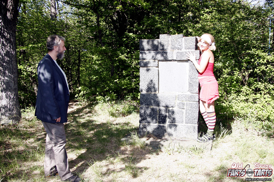 18 teen porn. Blonde teenie crashes a funer - XXX Dessert - Picture 5