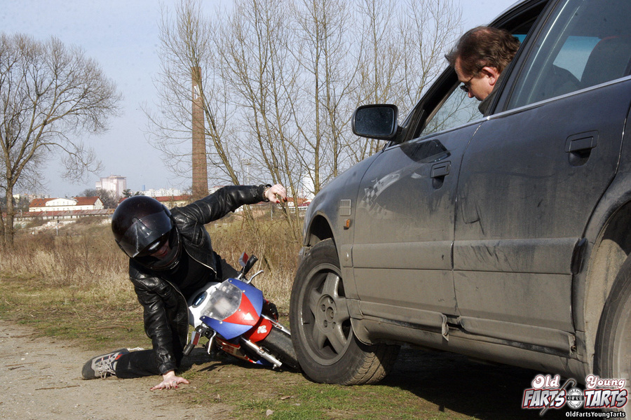 Old young. Senior gives a hurt brunette tee - XXX Dessert - Picture 4