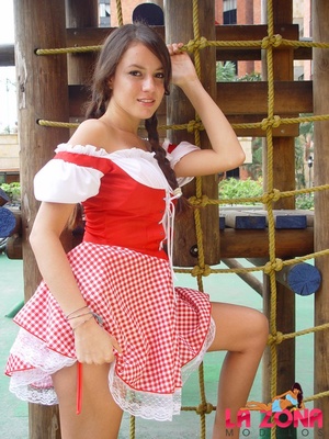 Young girls. Lovely Liliana strips down  - XXX Dessert - Picture 2