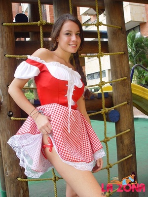 Young girls. Lovely Liliana strips down  - XXX Dessert - Picture 3