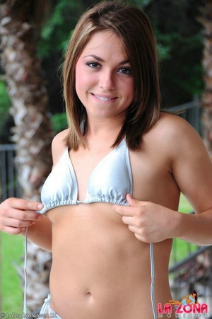 Young 18 teen girl. Taylor takes hey bik - Picture 10