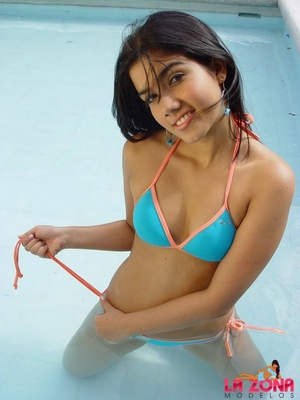 Latin sexy. Cute Diana in the pool. - XXX Dessert - Picture 14