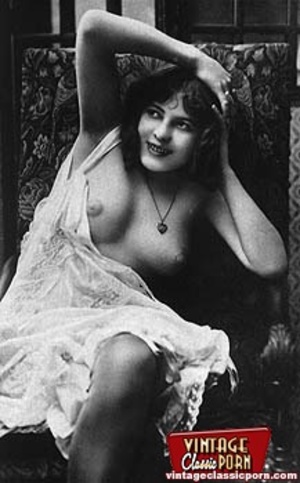 Hairy snatch. Real vintage topless girls - Picture 6
