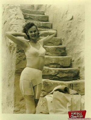 Retro porn. Real vintage outdoor girls e - Picture 7