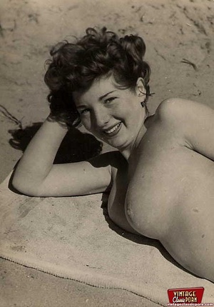 Naked Beach Vintage - Retro porn. Several vintage girls showing it all on the ...