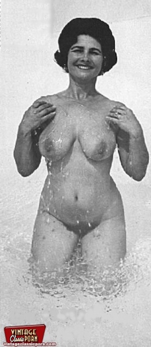 Hairy gallery. Hairy vintage voluptuous  - Picture 6