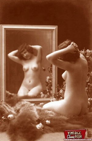 Vintage xxx. Some vintage girls standing - Picture 12