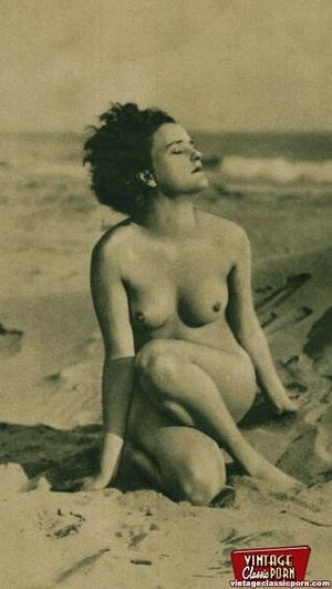 Hairy bush. Several sixties beach babes  - Picture 3